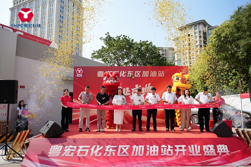 董事长徐克伟先生与各领导进行剪彩.jpg